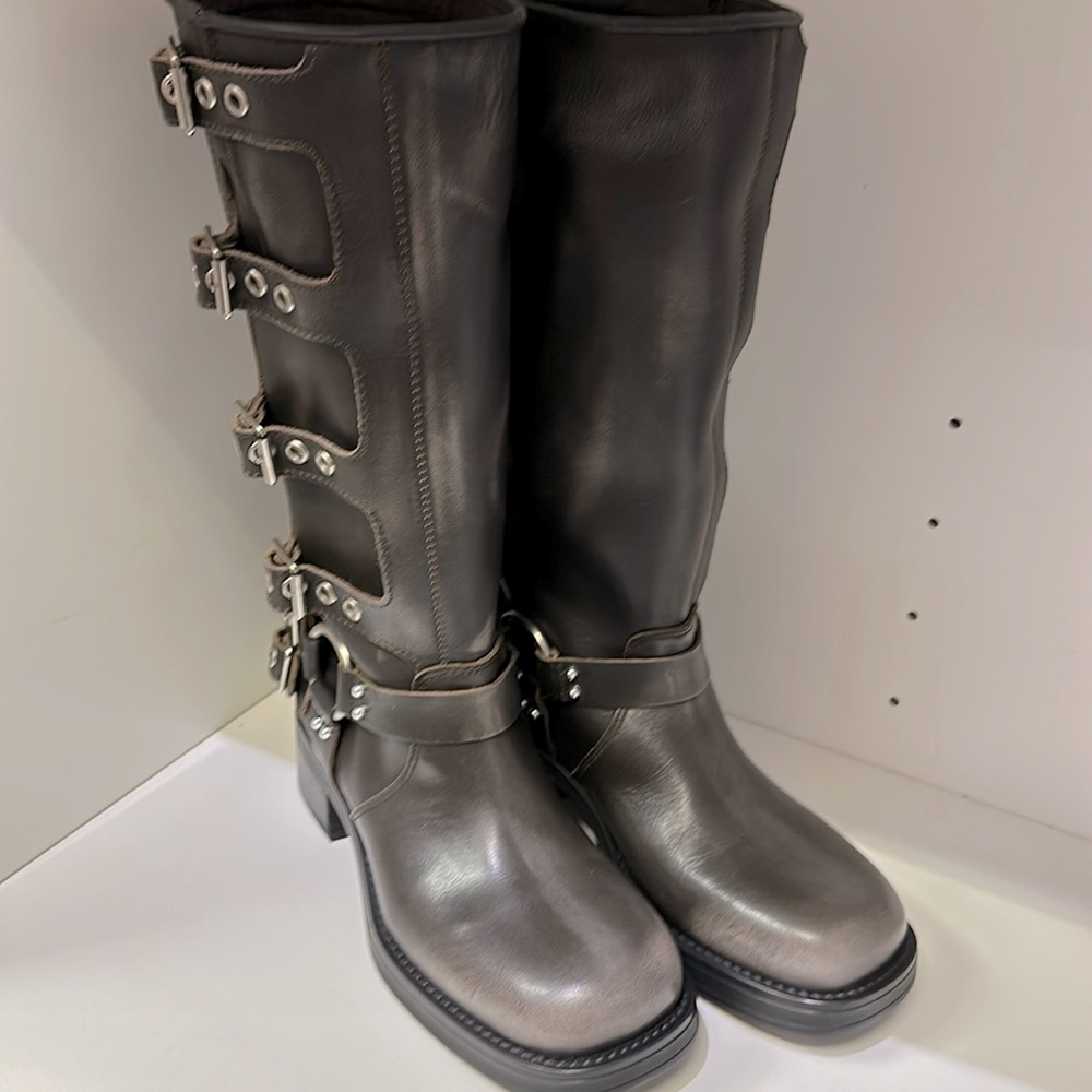 STEVE MADDEN “ROCKY” BROWN DISTRESSED LEATHER TALL BOOT. SIZE 7.5. WORN ONCE
